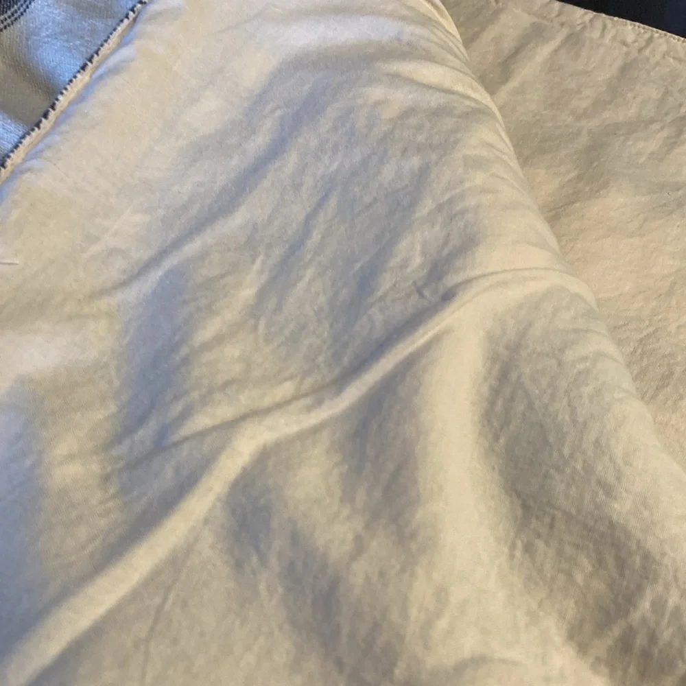 Gray table throw - Picture 6 of 6